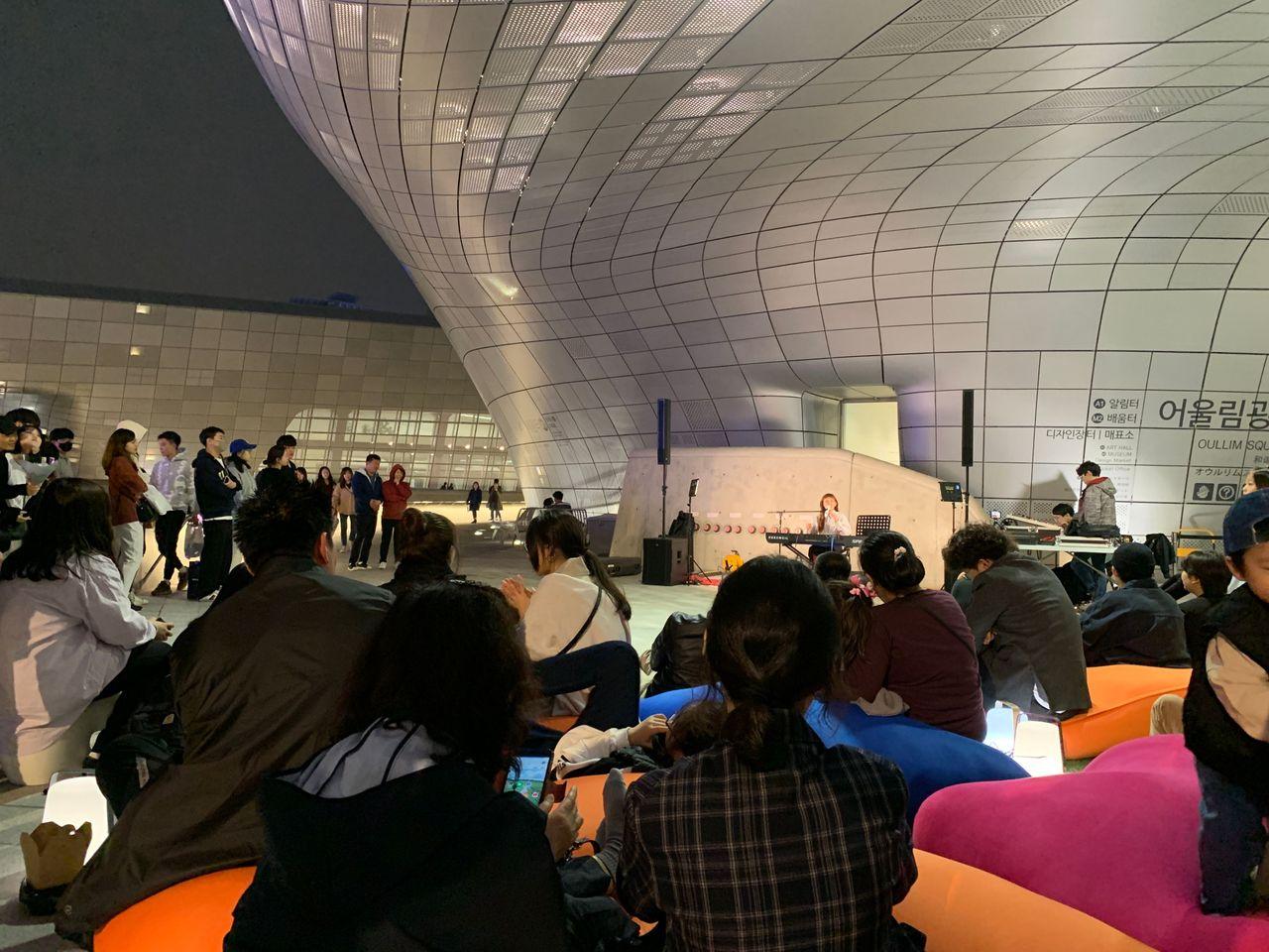 2025 Dongdaemun Night Market Visit! - Enjoy all the attractions from lively DDP night market!